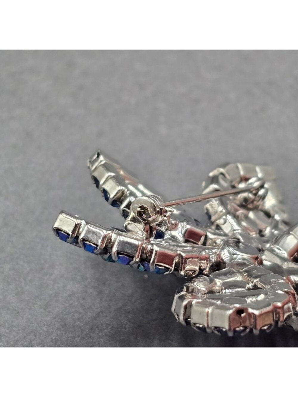 Vintage Rhinestone Blue Aurora Borealis Flower Brooch 2" Silver Tone Star Pin - Picture 5 of 9